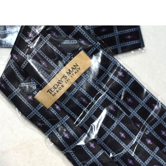 NIP Today's Man Made In Italy 100% Silk Striking Navy Blue Touch Of Purple Tie - Picture 2 of 4